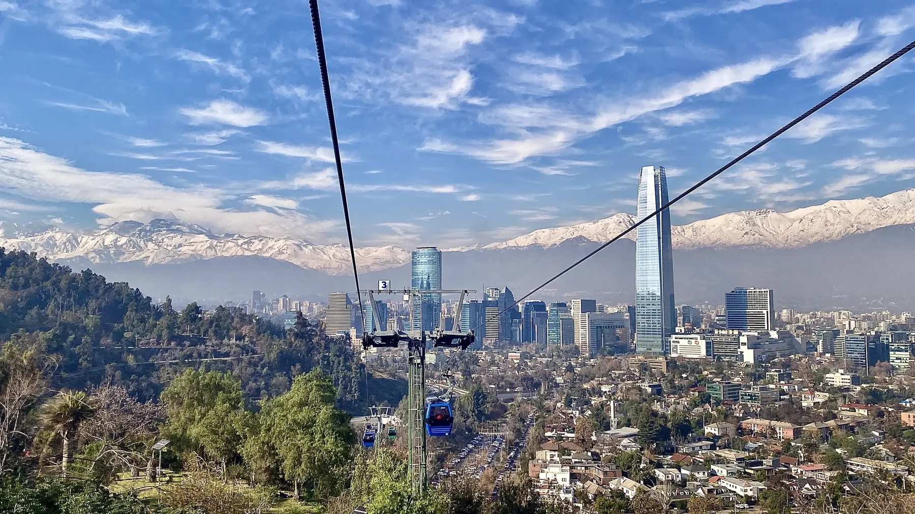 Vista real de Santiago, Costanera Center y Cordillera de los Andes
